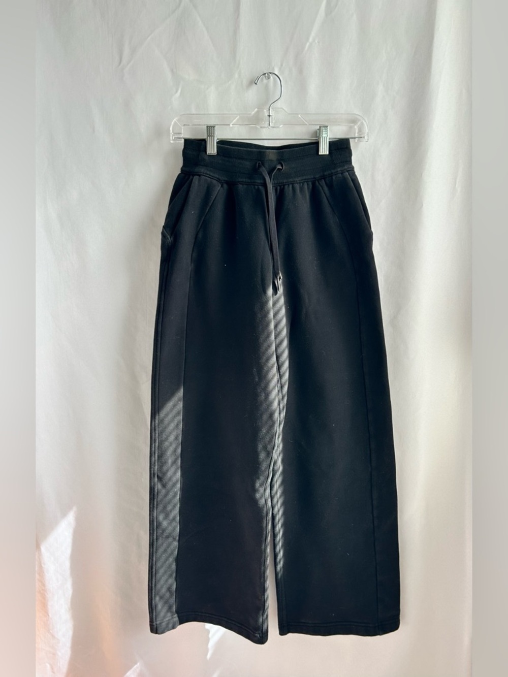 LuluLemon Scuba Mid-Rise Wide-Leg Pant
Regular - Picture 4 of 6